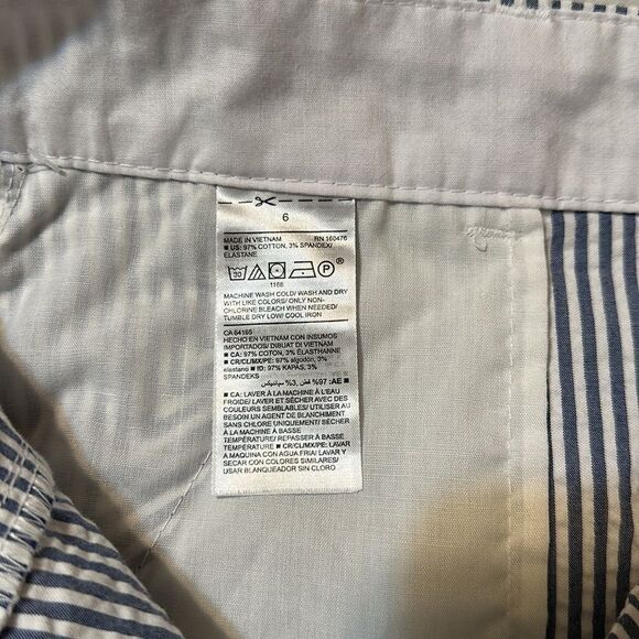 Old Navy 6 Light Blue White Vertical Stripes 5” Mid Rise Everyday Cotton Shorts - Picture 10 of 11